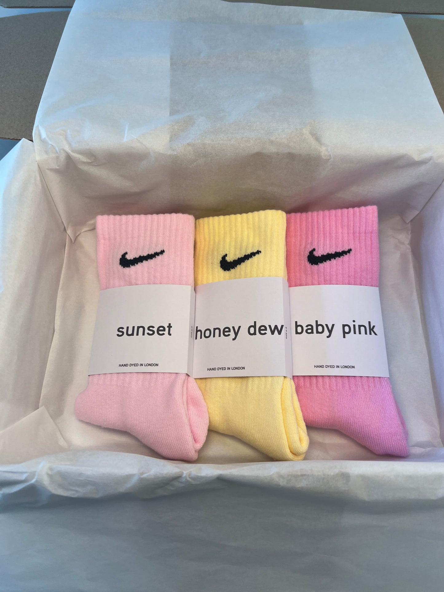 3 pairs Nike crew socks. 3 pack Nike everyday crew socks. Hand dyed colours.