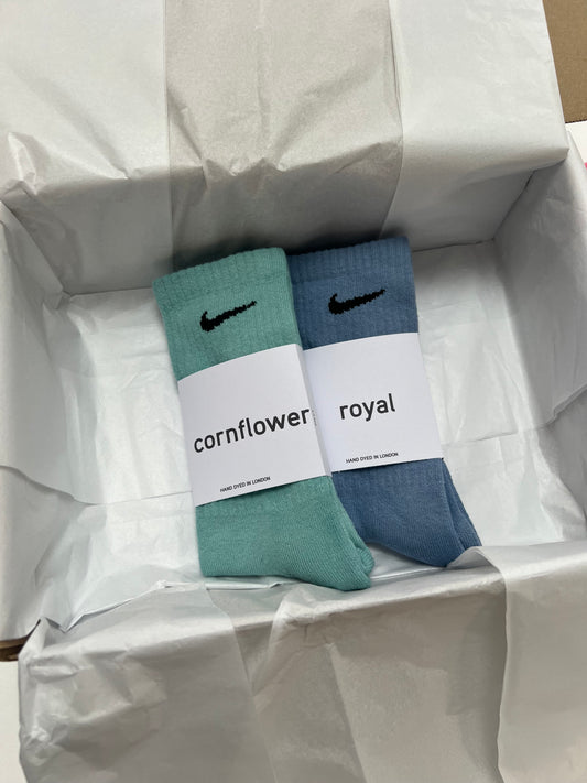 2 pairs Nike crew socks. 2 pack Nike everyday crew socks. Hand dyed colours.